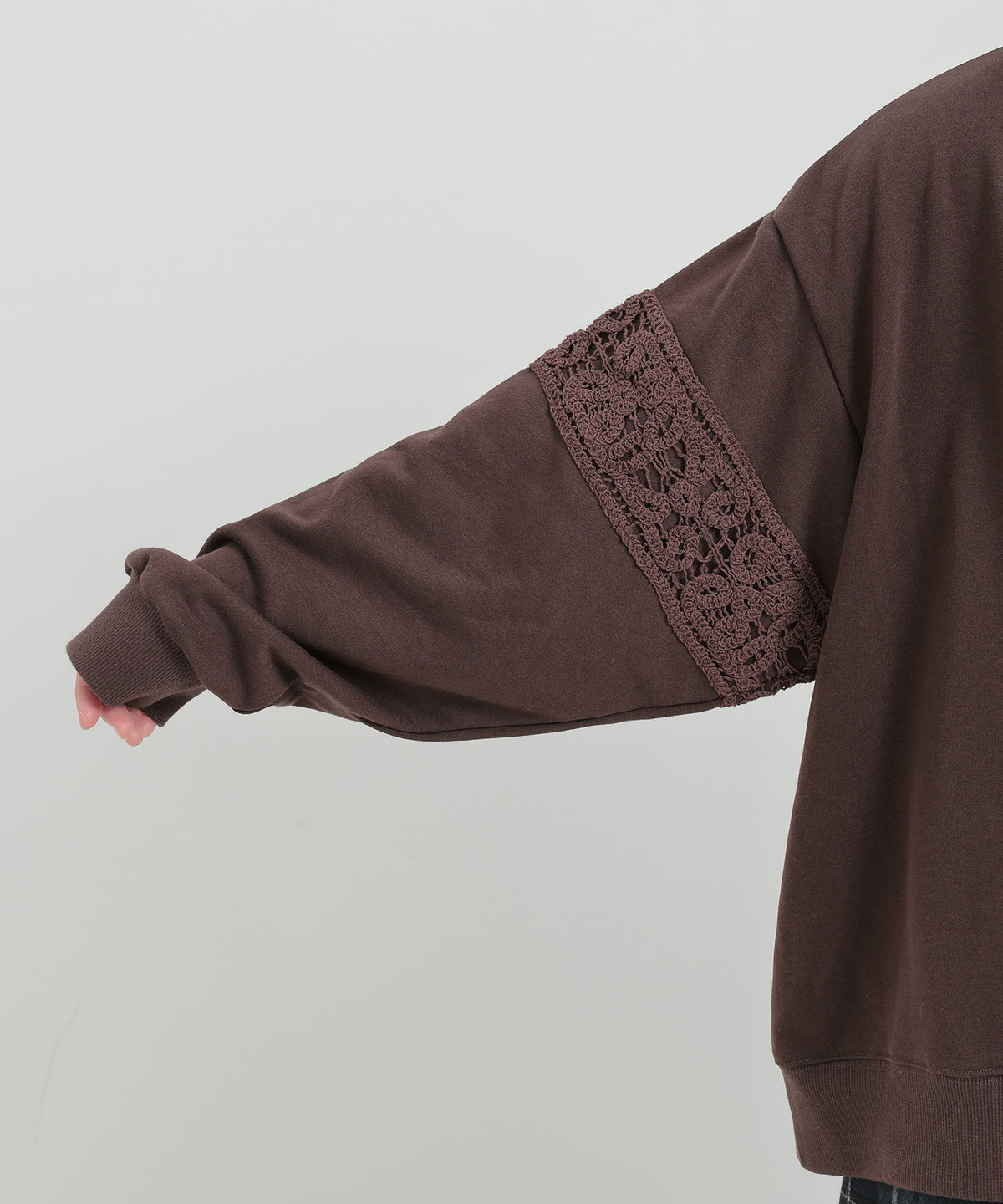 《近日発売》袖カギ針レーススウェット