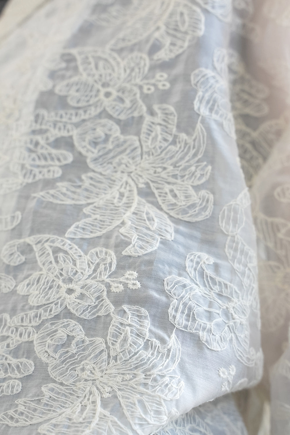 刺繍シアーオープンカラー長袖シャツ