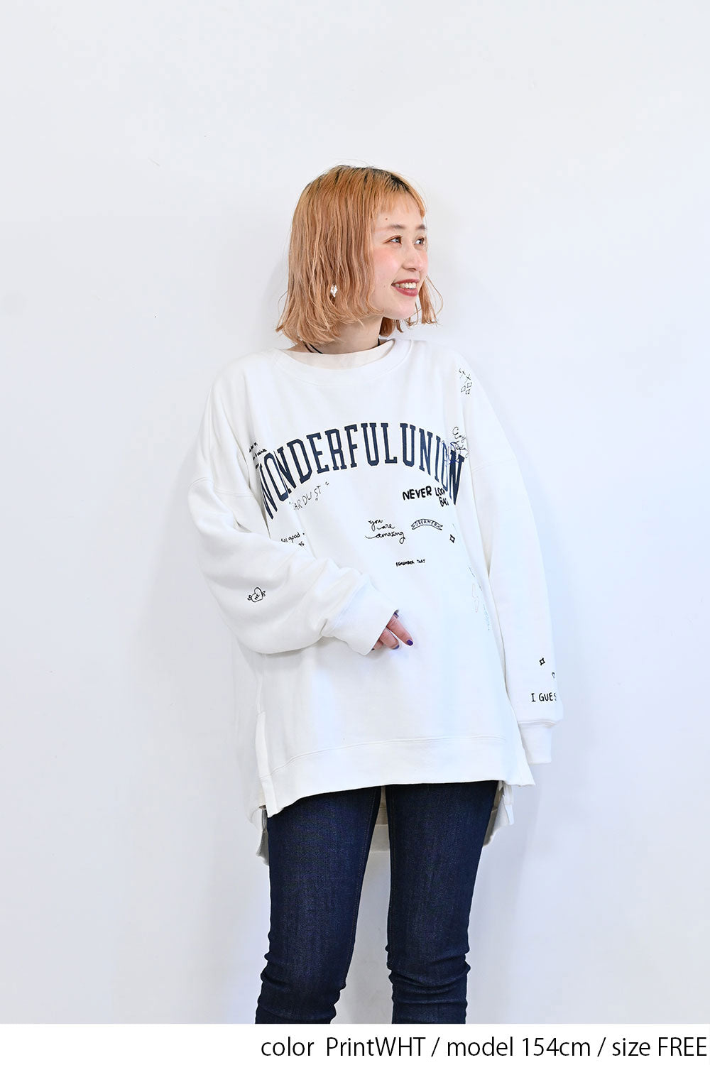 カレッジ色々刺繍ジップ付プルオーバー