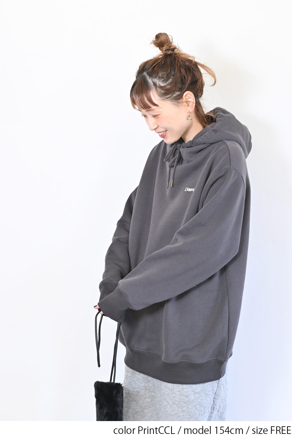 L'A MOUR 刺繍パーカー