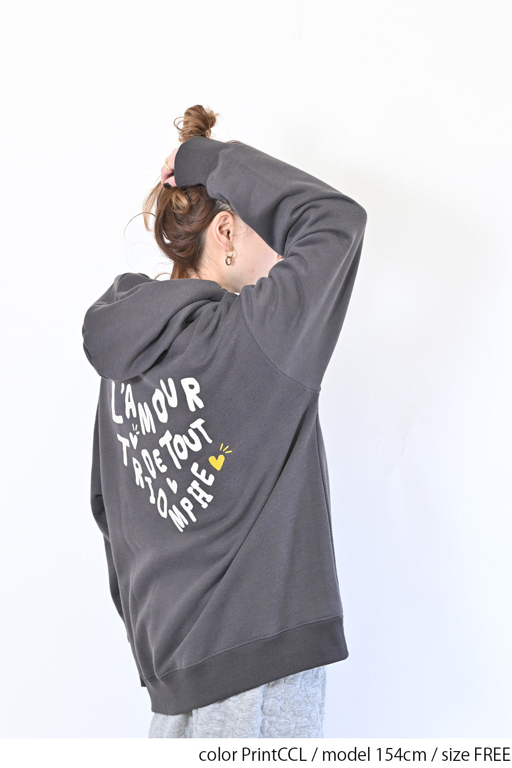 L'A MOUR 刺繍パーカー