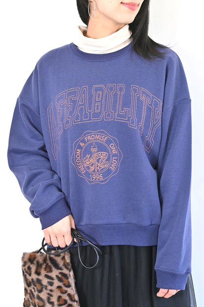 AFFABILITYカレッジ刺繍プルオーバー
