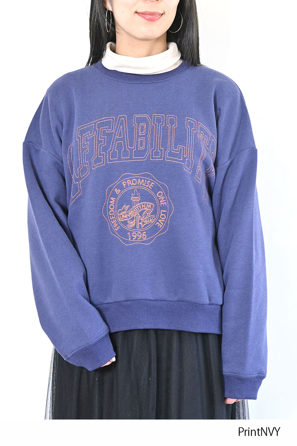 AFFABILITYカレッジ刺繍プルオーバー