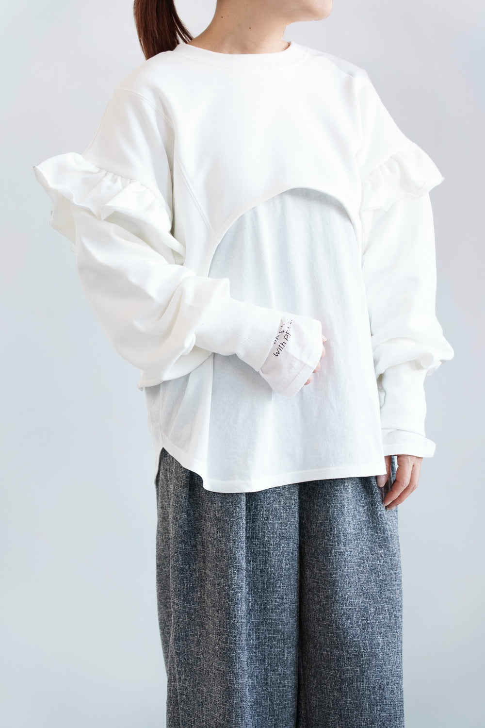 イレヘムフリルショルダーショートプルオーバー