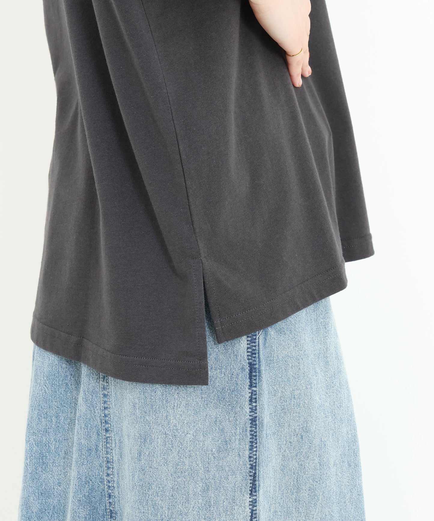 《7月15日発売》ロゴ刺繍Tee
