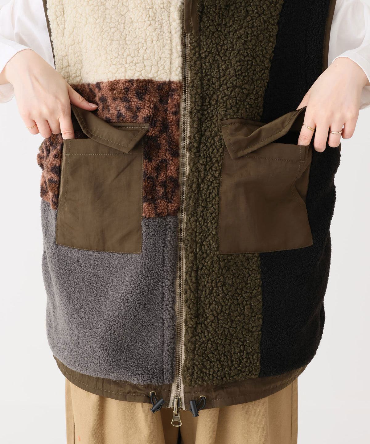 《近日発売》ボアリバーシブル切替ベスト