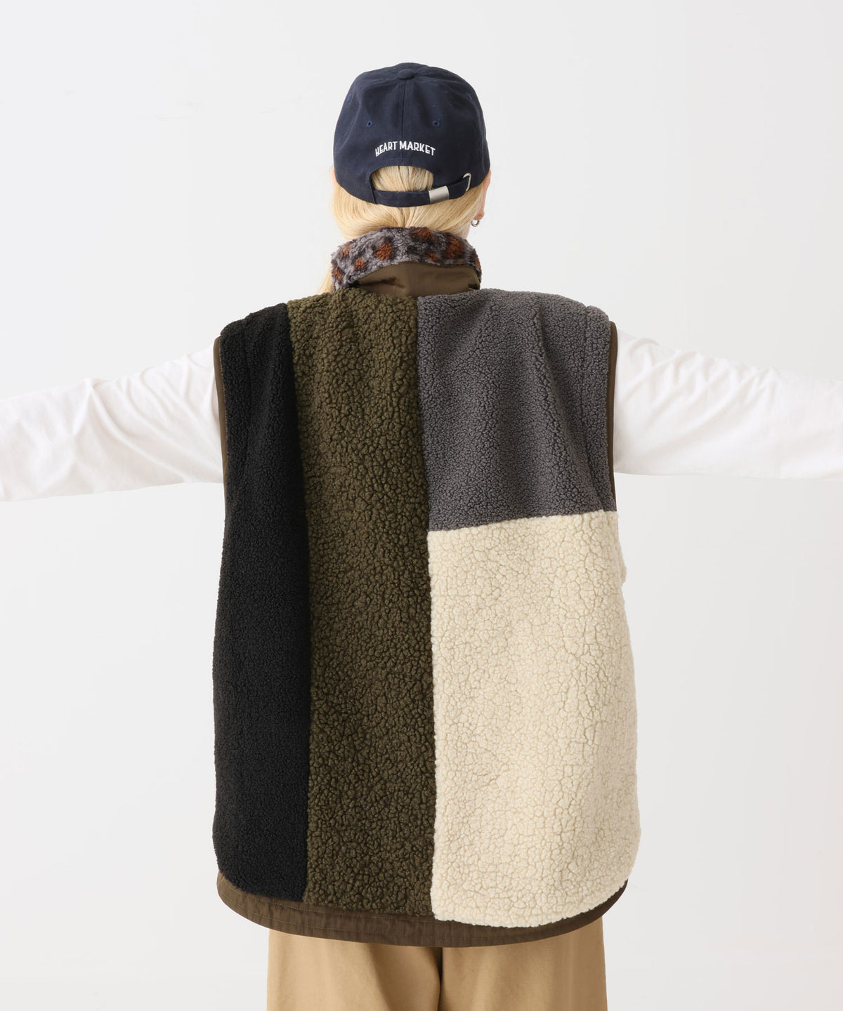 《近日発売》ボアリバーシブル切替ベスト