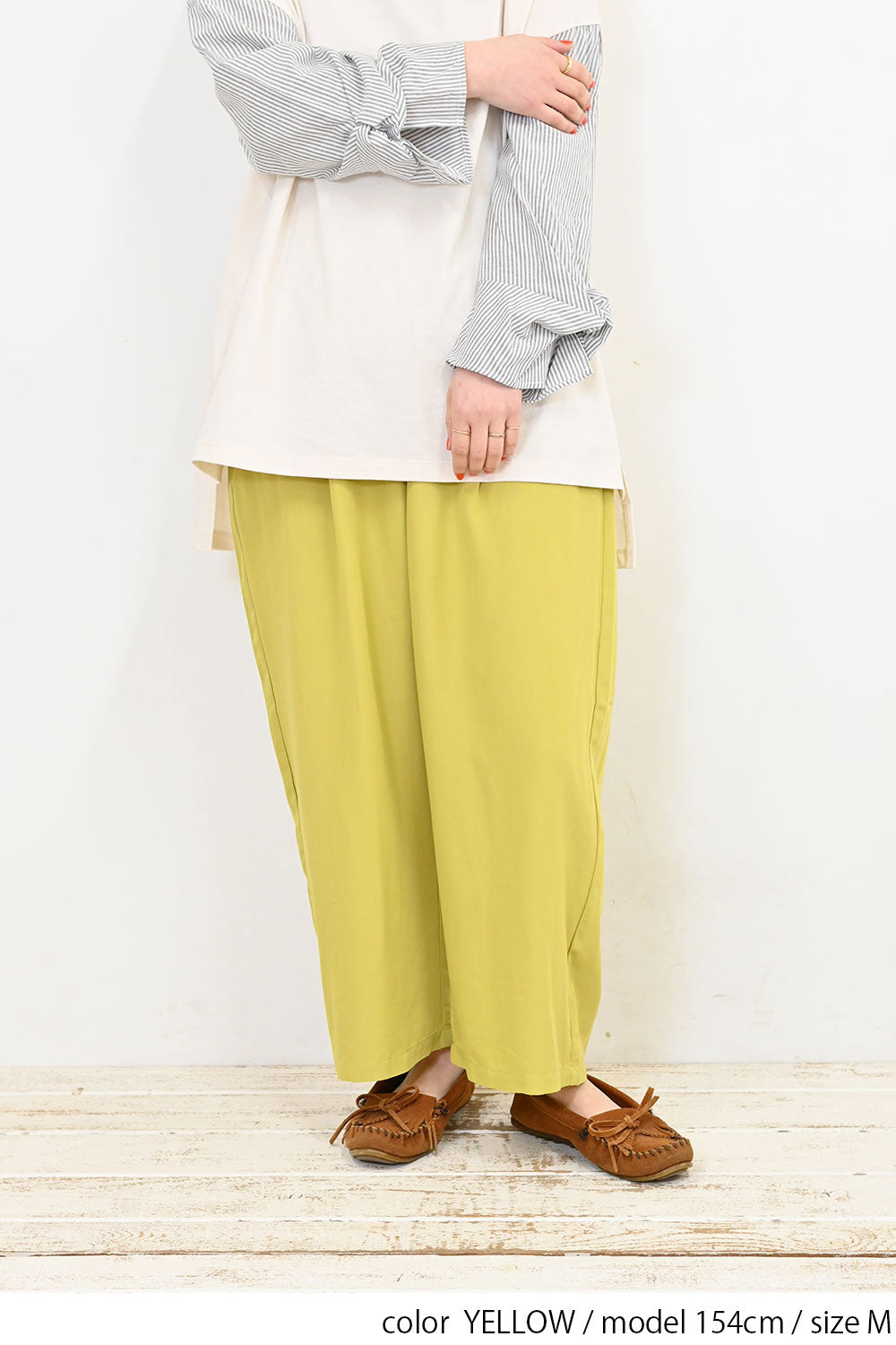 レーヨン混タックパンツ