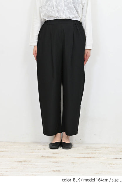 レーヨン混タックパンツ