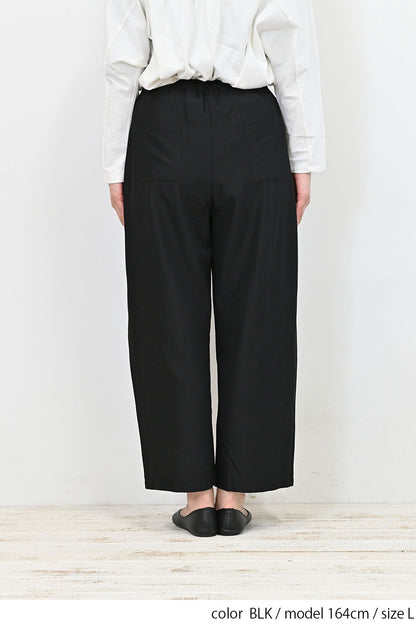 レーヨン混タックパンツ