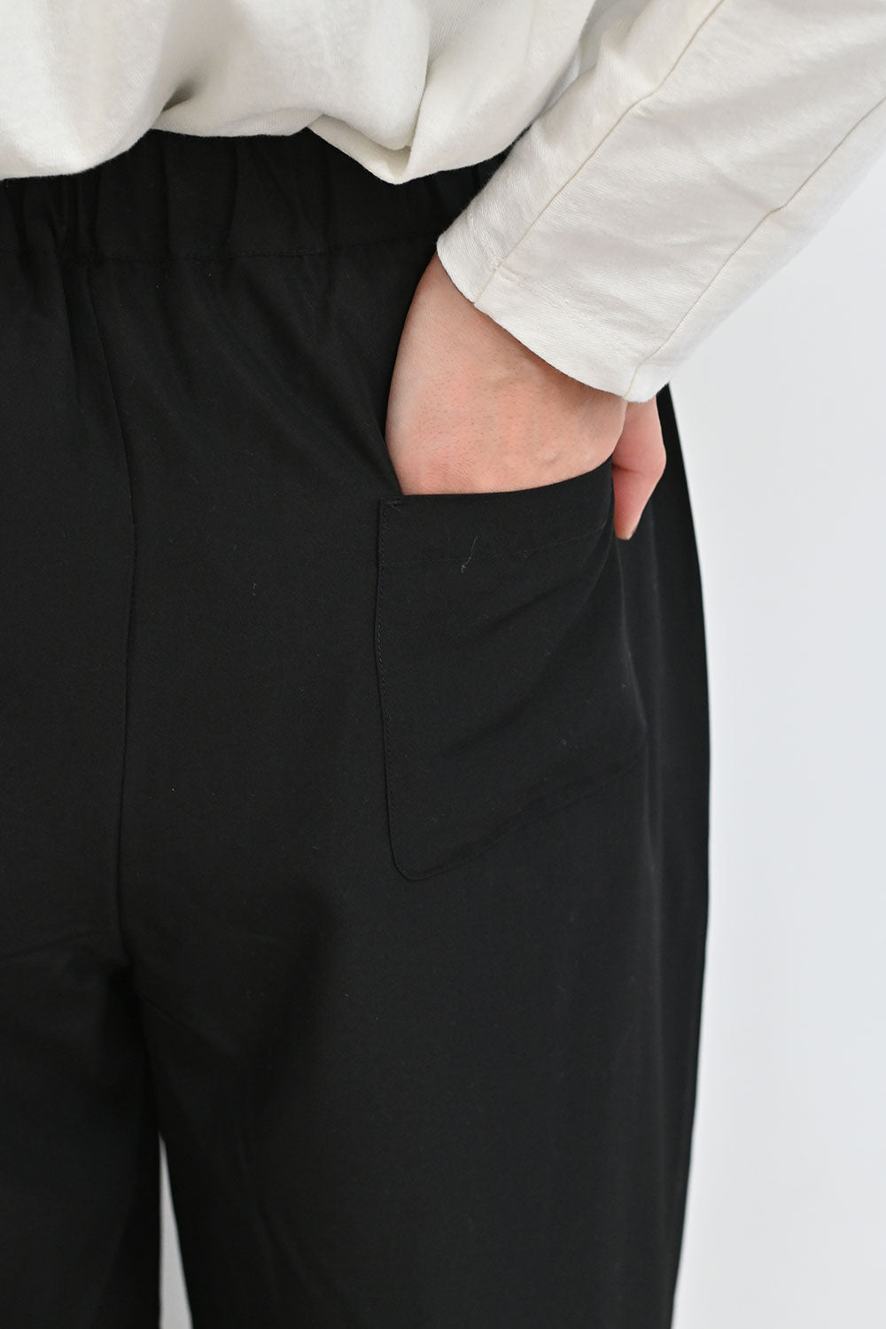 レーヨン混タックパンツ