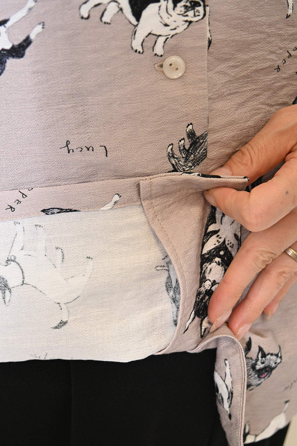 イヌ図鑑総柄シャツ