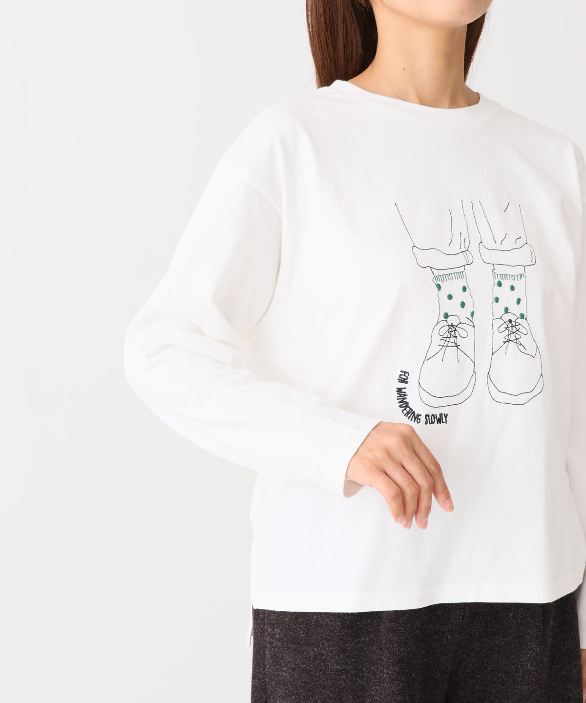 《近日発売》足元刺しゅうロンT