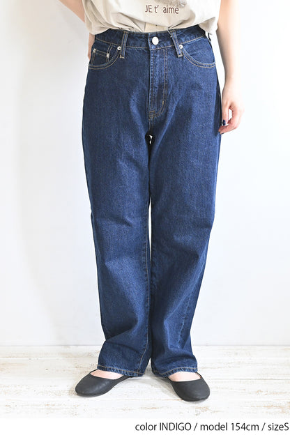 ストレートデニムパンツ