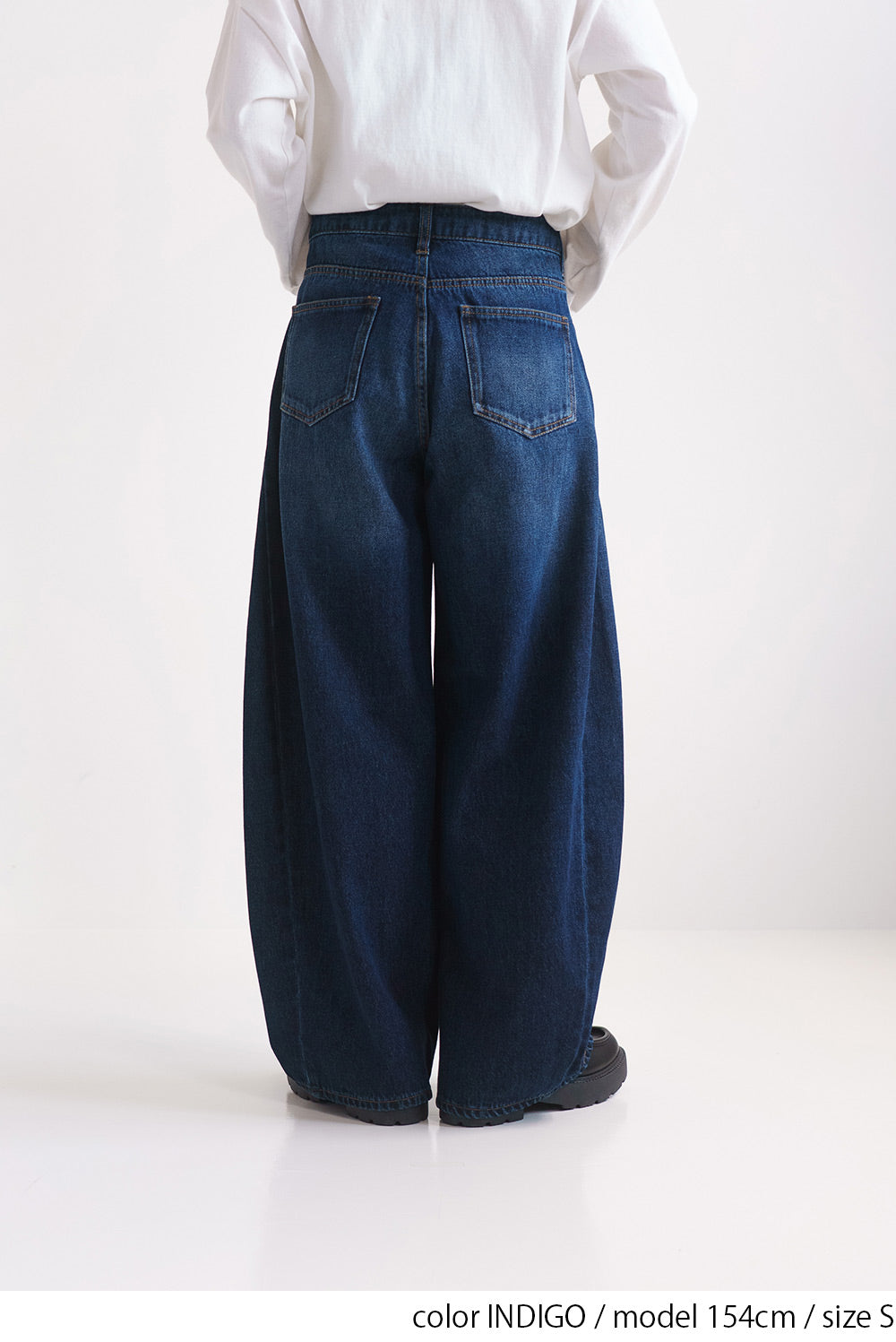 ワイドバレルパンツ