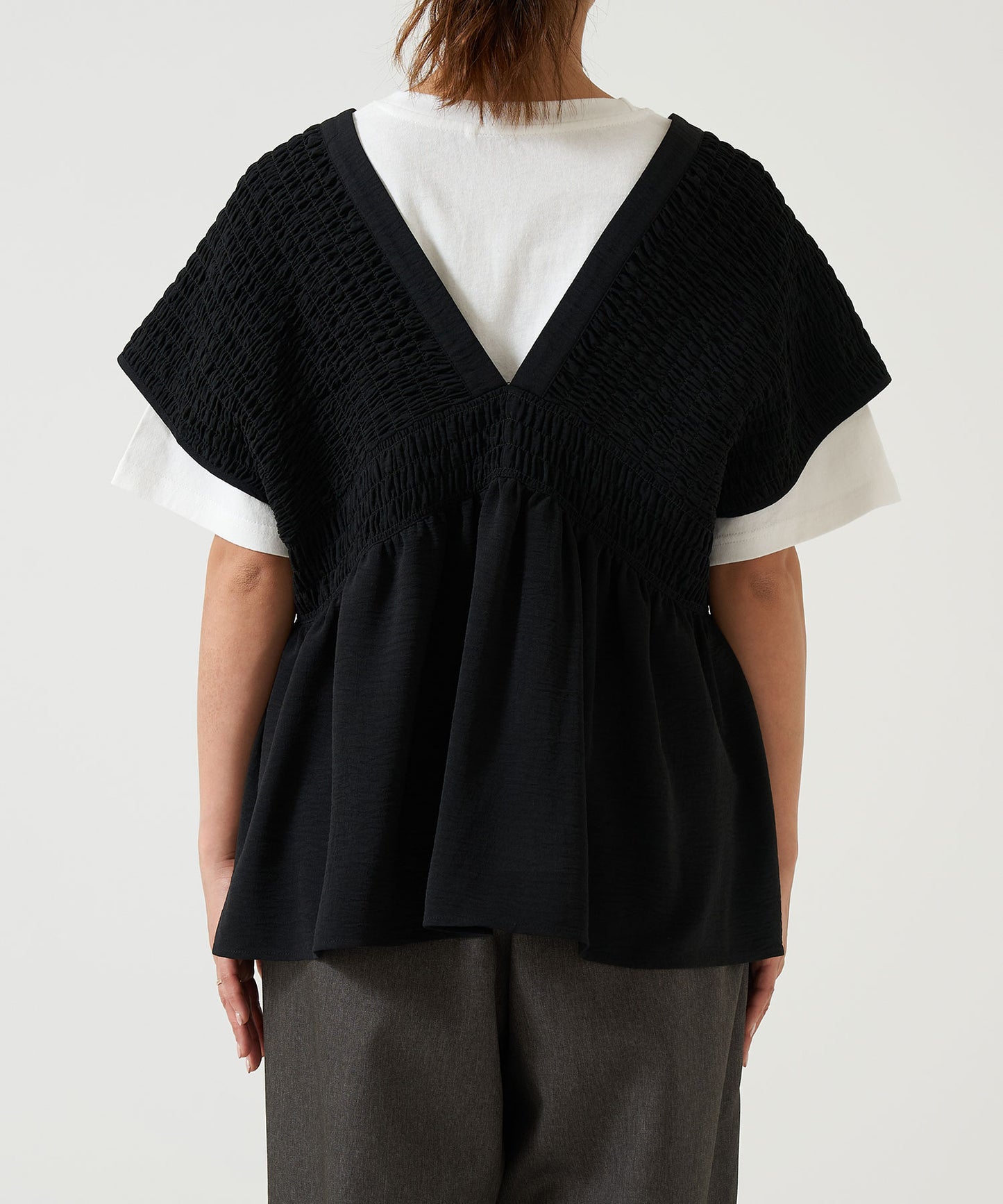 《Coming soon》Shirred V-neck vest