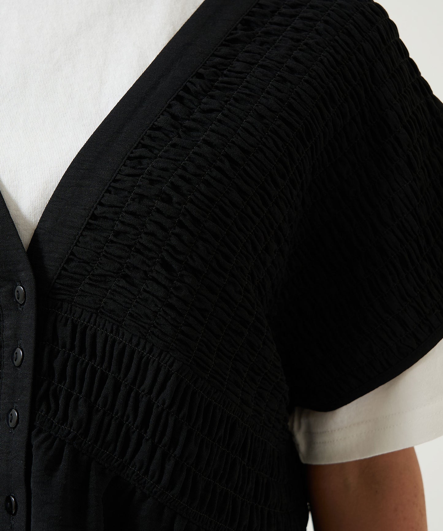 《Coming soon》Shirred V-neck vest