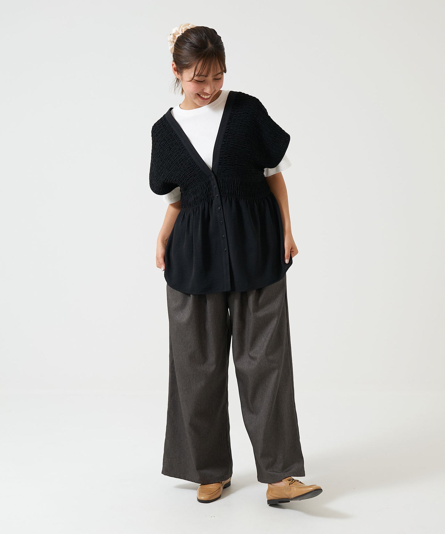 《Coming soon》Shirred V-neck vest