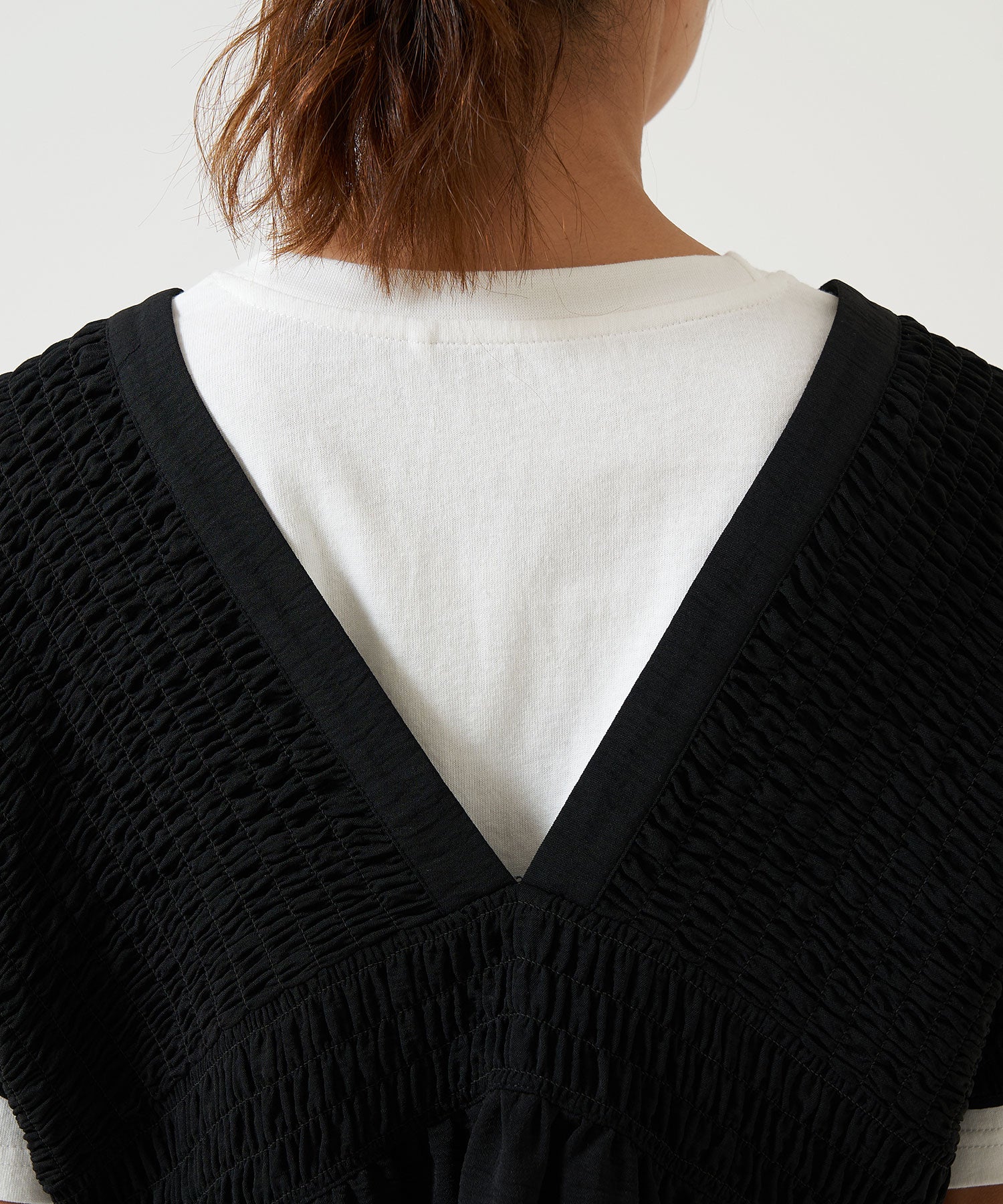 《Coming soon》Shirred V-neck vest