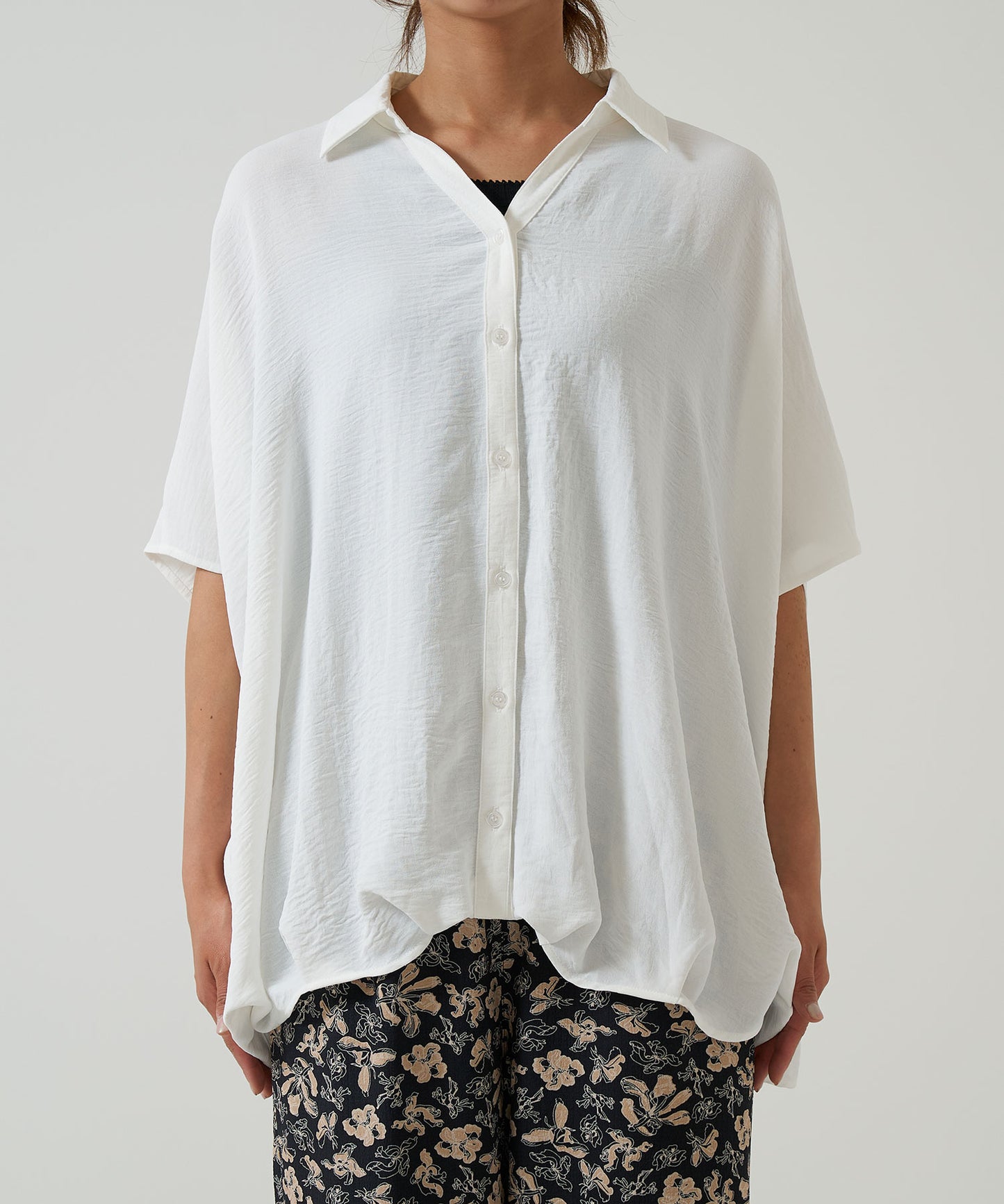 《Coming soon》Textured satin hem tuck front-open tunic