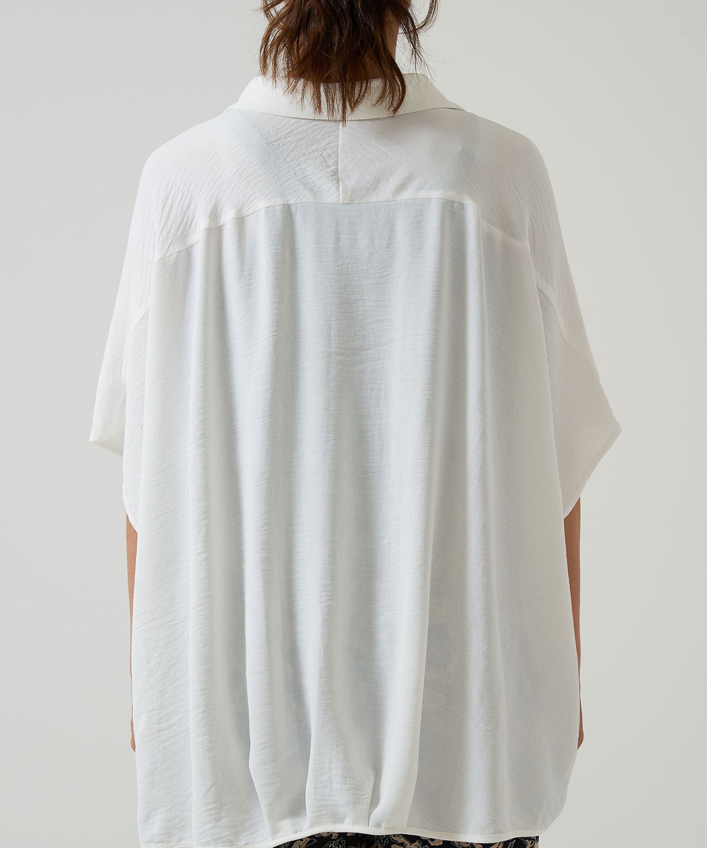 《Coming soon》Textured satin hem tuck front-open tunic