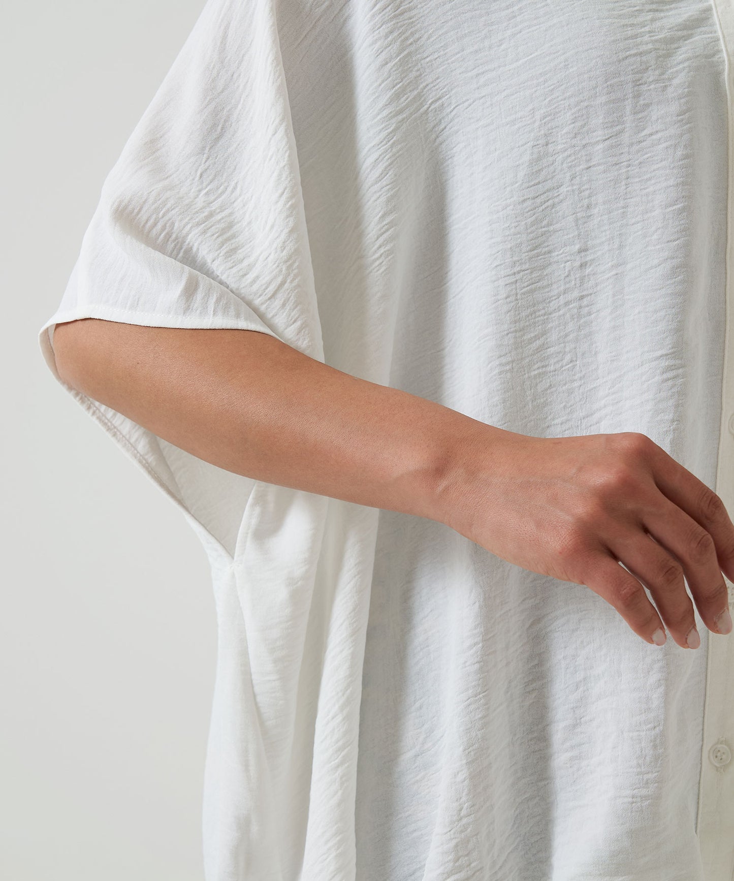 《Coming soon》Textured satin hem tuck front-open tunic