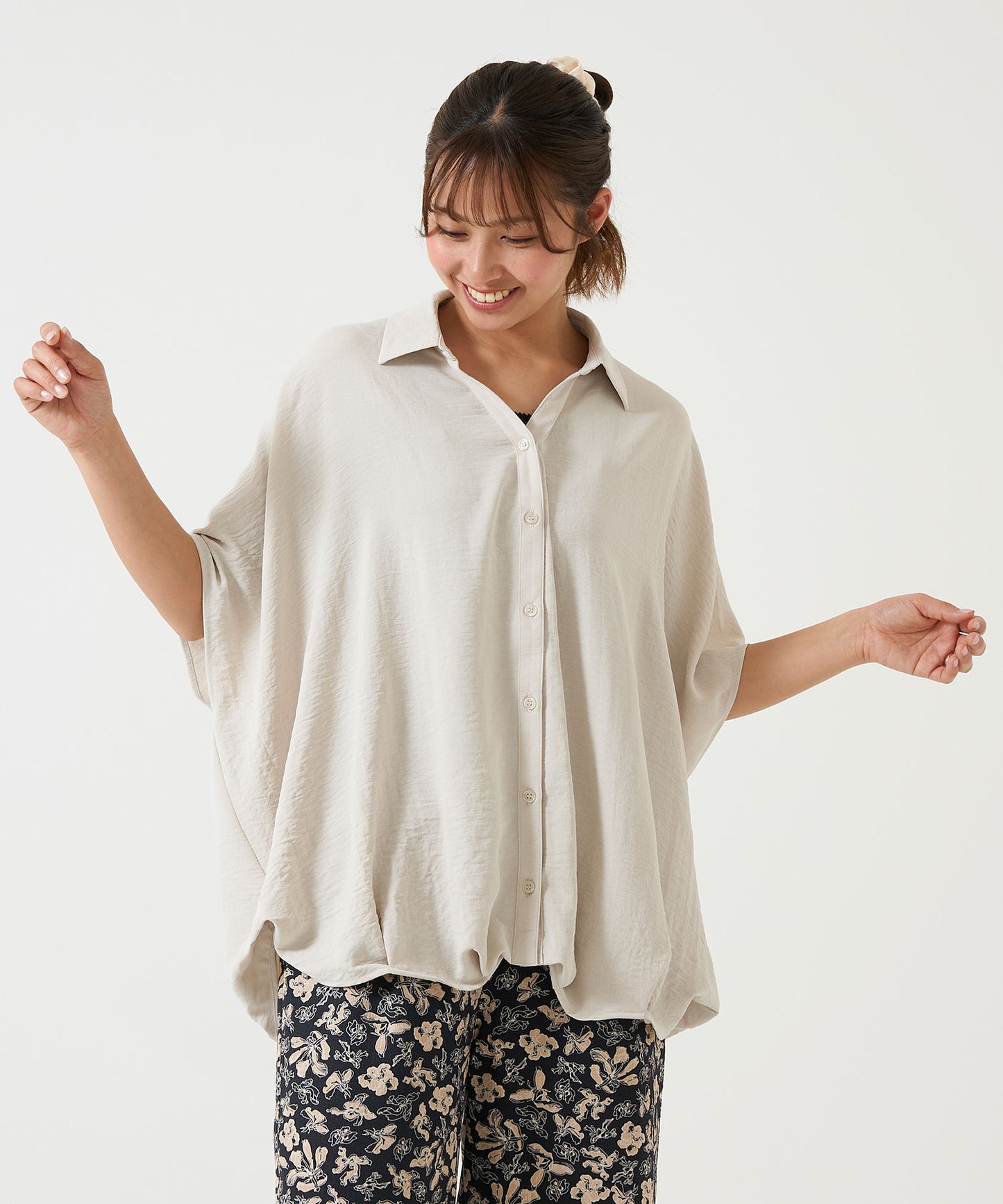 《Coming soon》Textured satin hem tuck front-open tunic