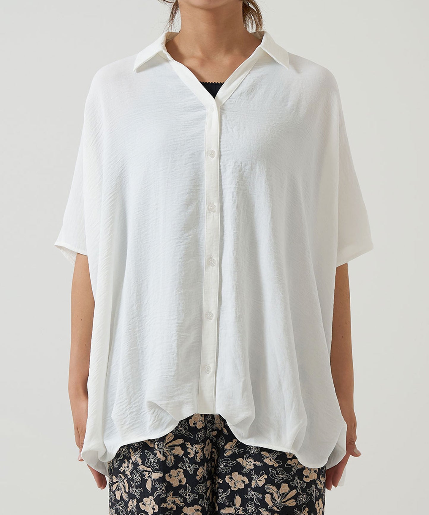 《Coming soon》Textured satin hem tuck front-open tunic