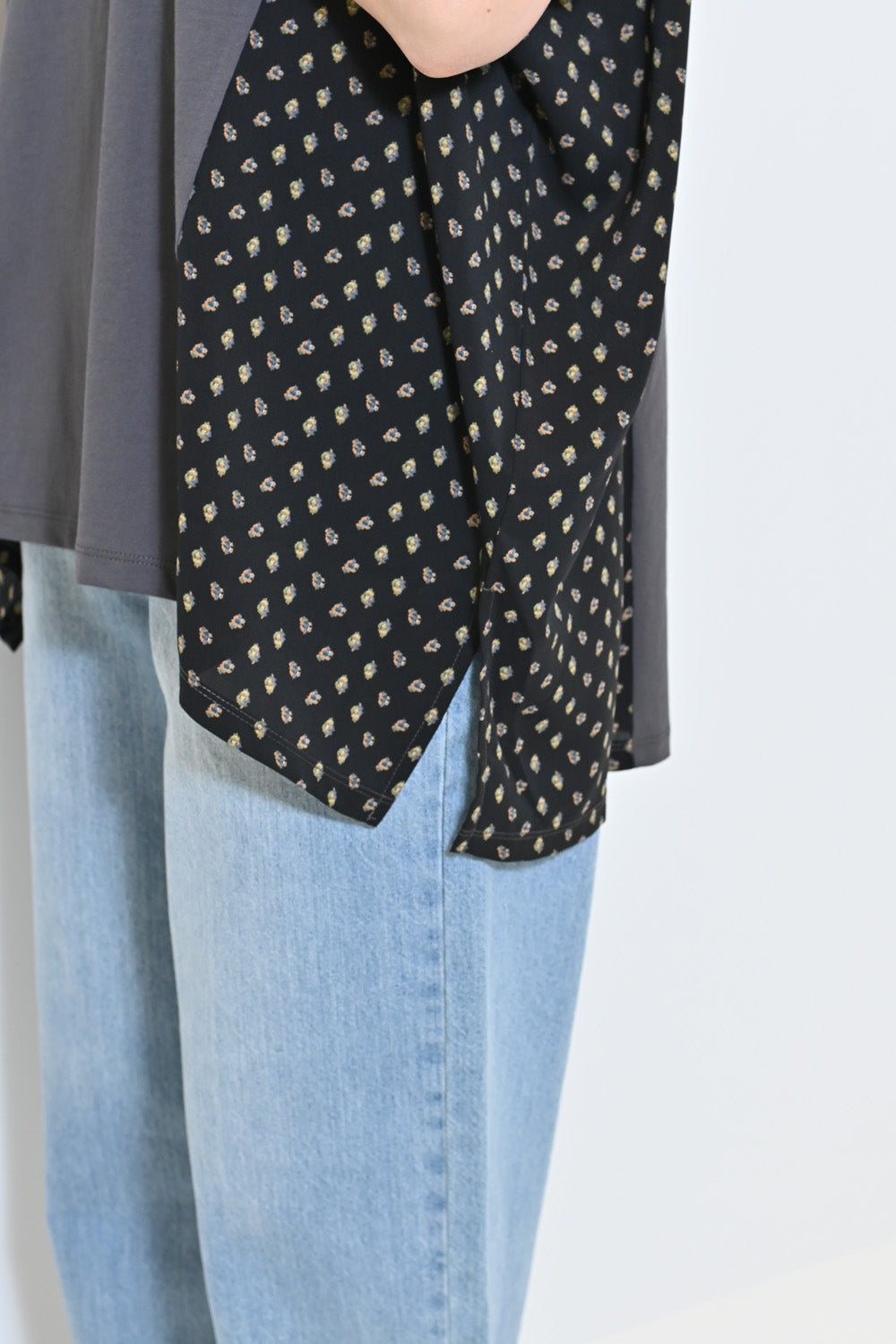 ≪SALE≫ Side Print Panel Pullover