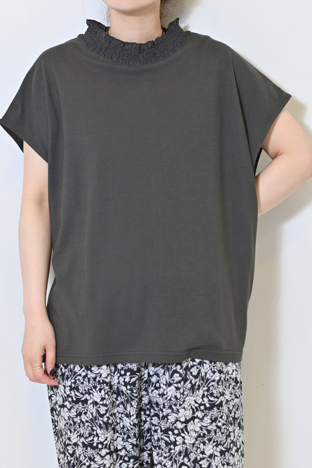 刺繍レース襟シャーリングフレンチ袖②