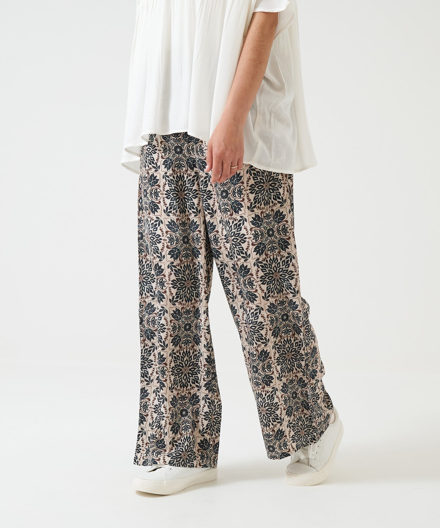 Easy Botanical Pattern Wide Pants