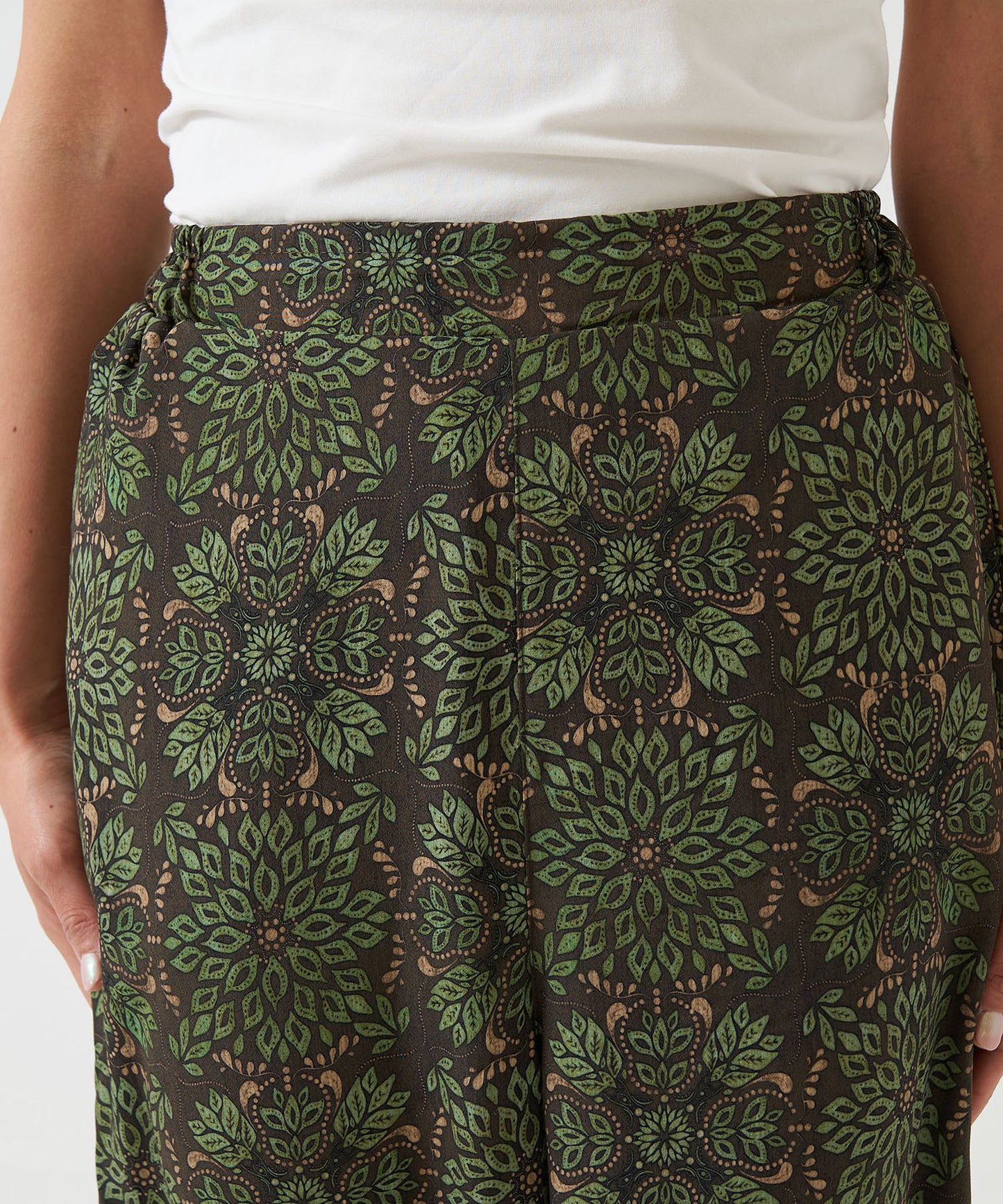 Easy Botanical Pattern Wide Pants