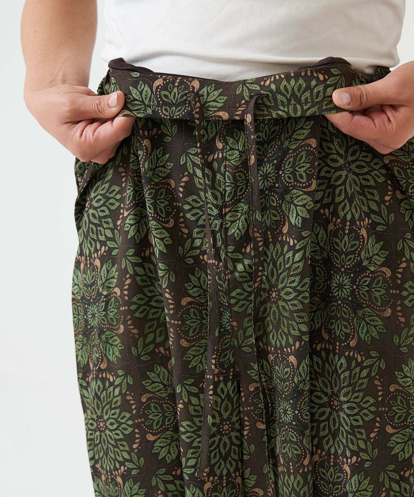 Easy Botanical Pattern Wide Pants