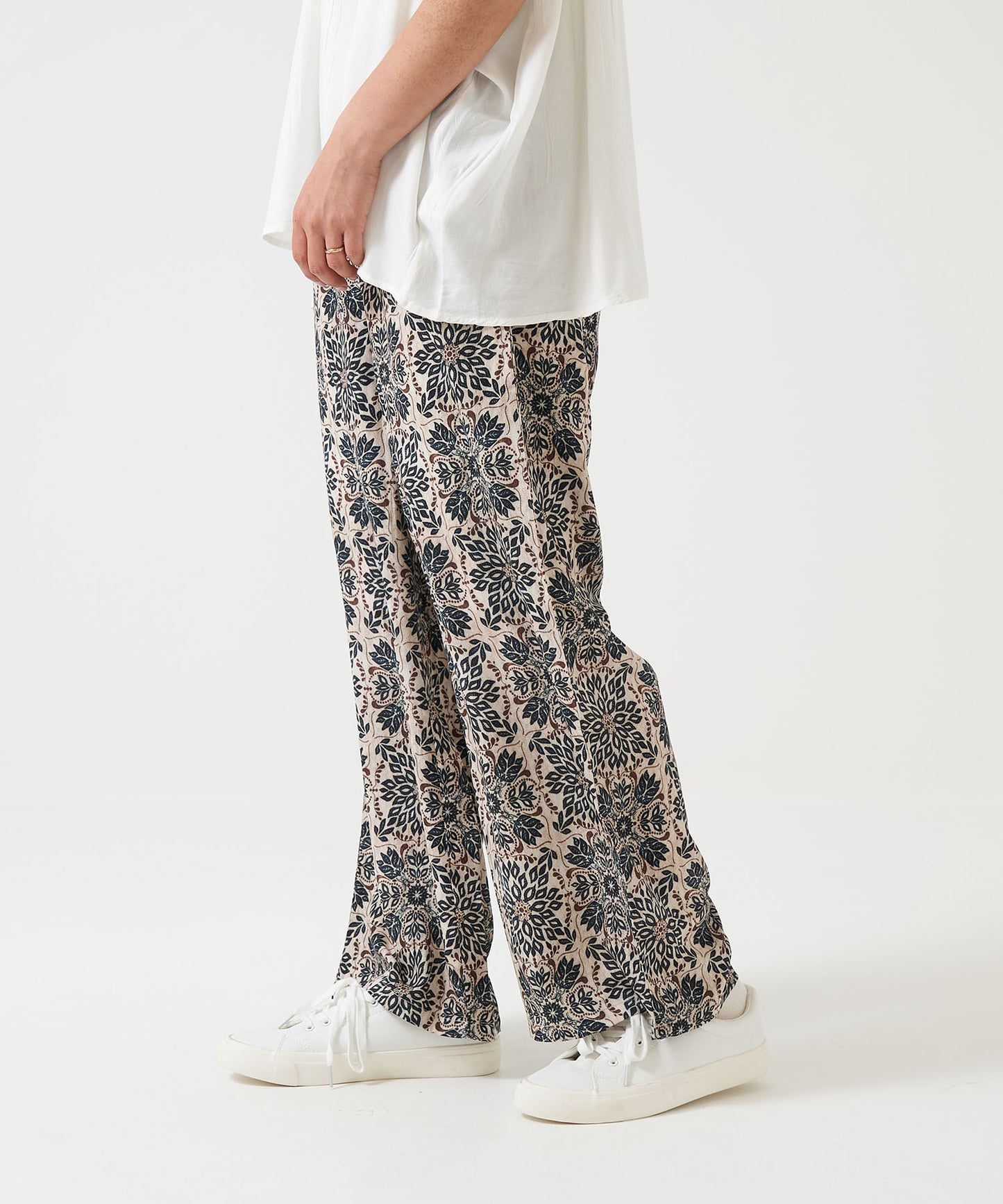 Easy Botanical Pattern Wide Pants