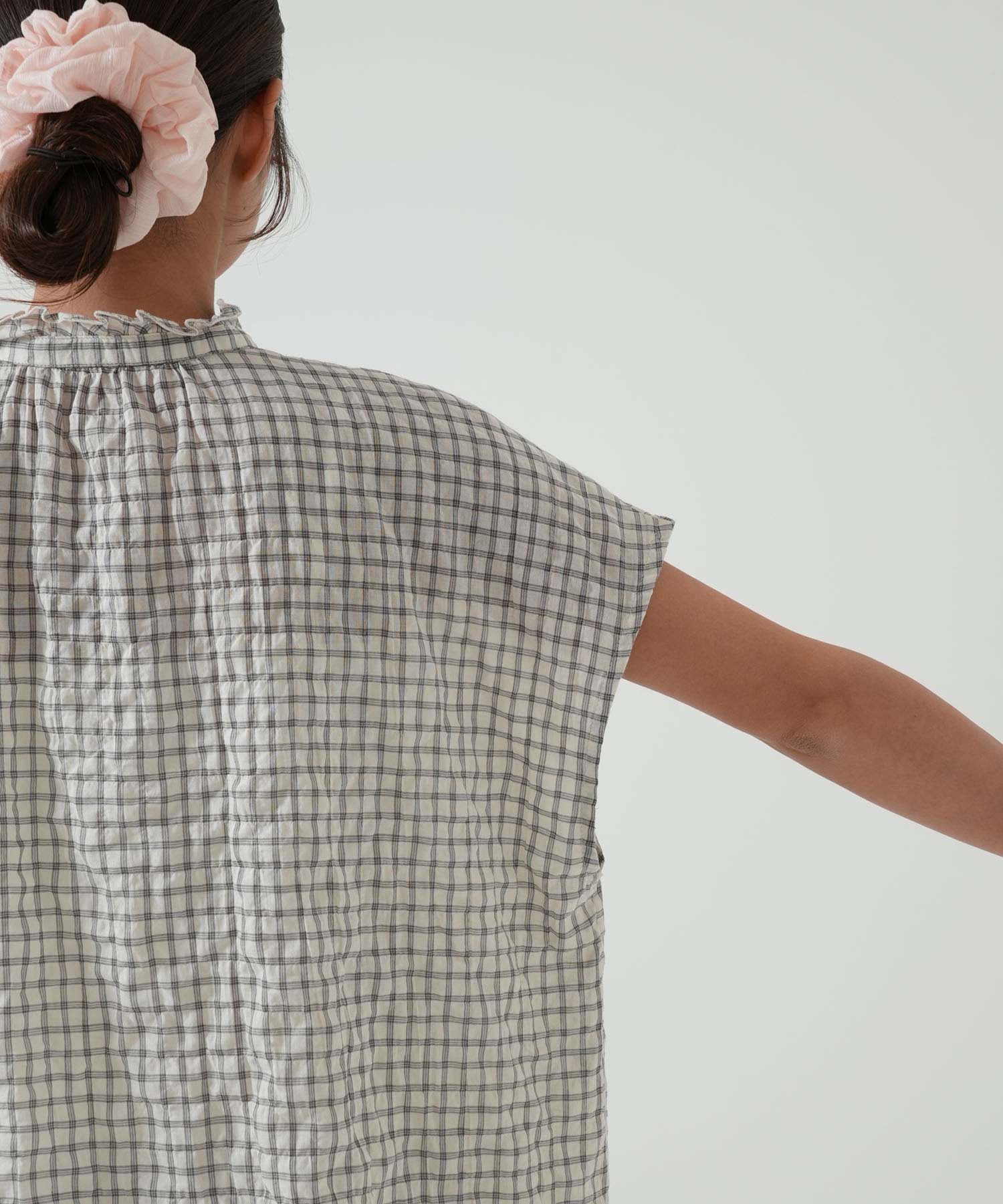 ★《Scheduled to arrive April 29》Ruffled collar French blouse
