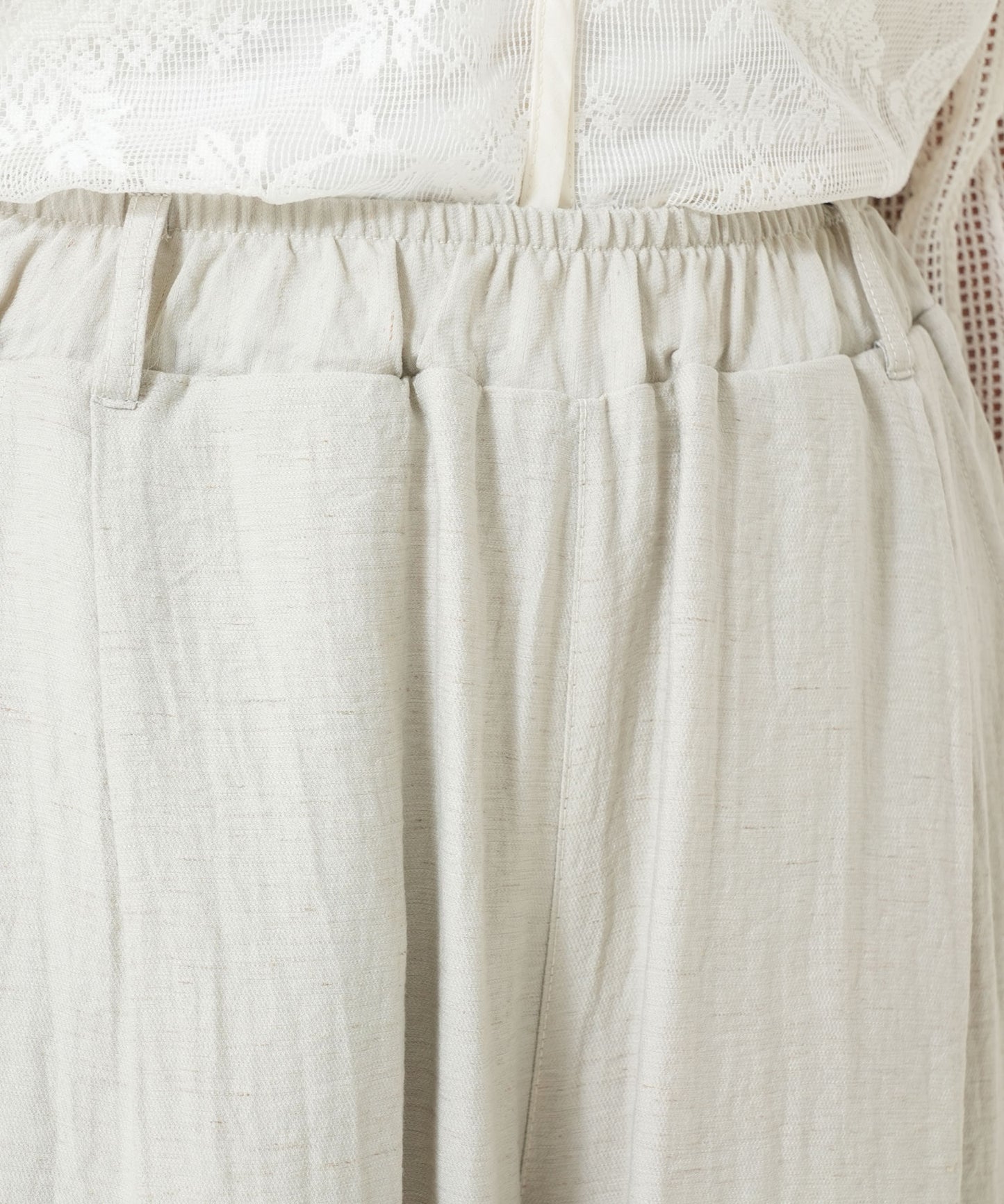 Tuck pants with belt