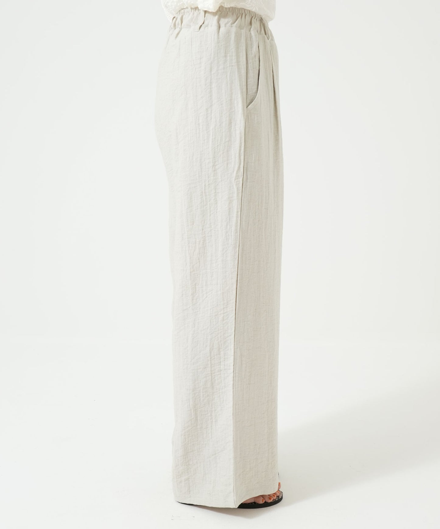 Tuck pants with belt