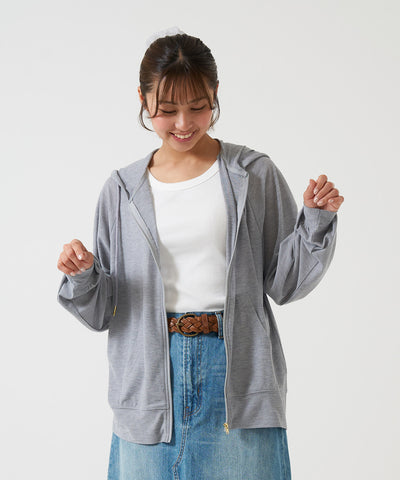 グレー