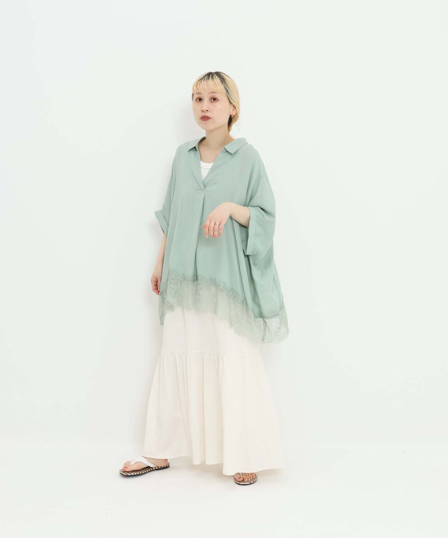 《7月3日入荷予定》裾レーススキッパーブラウス