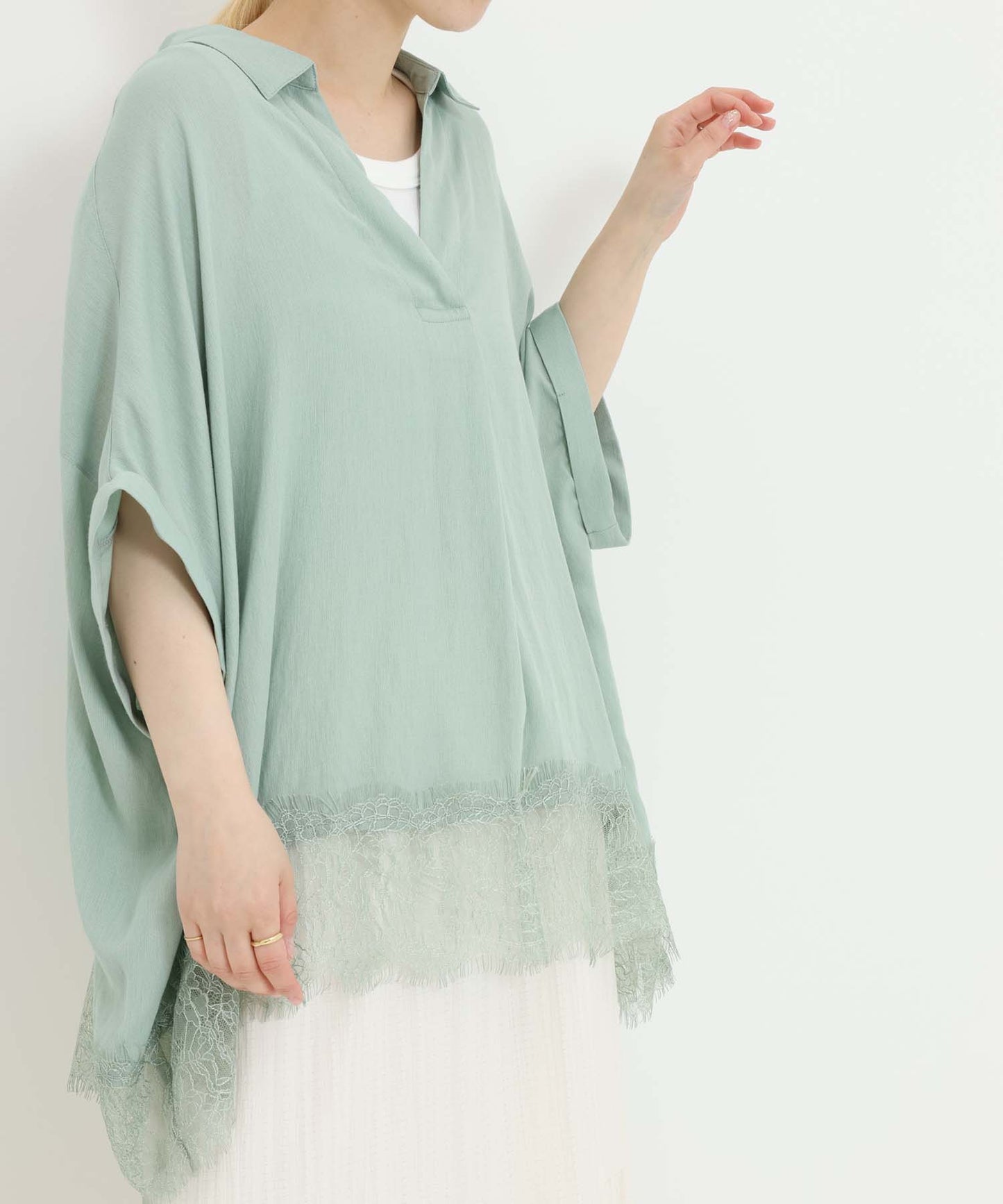 《7月3日入荷予定》裾レーススキッパーブラウス