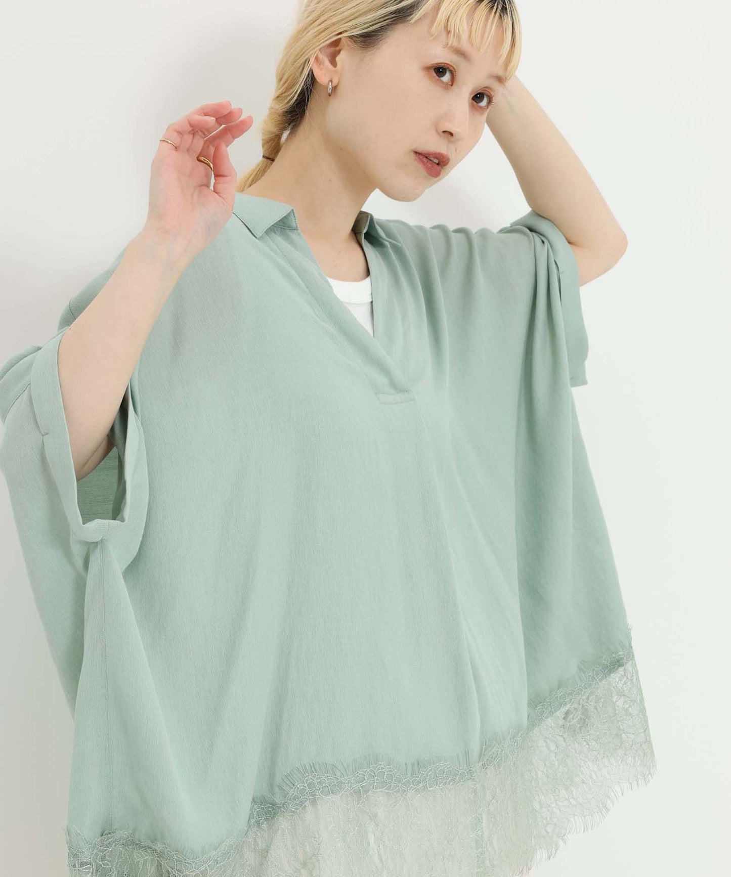 《7月3日入荷予定》裾レーススキッパーブラウス