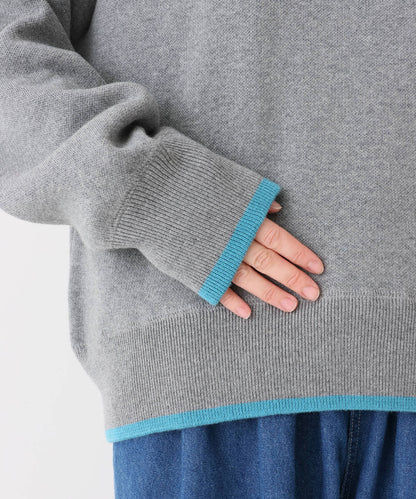 グレー