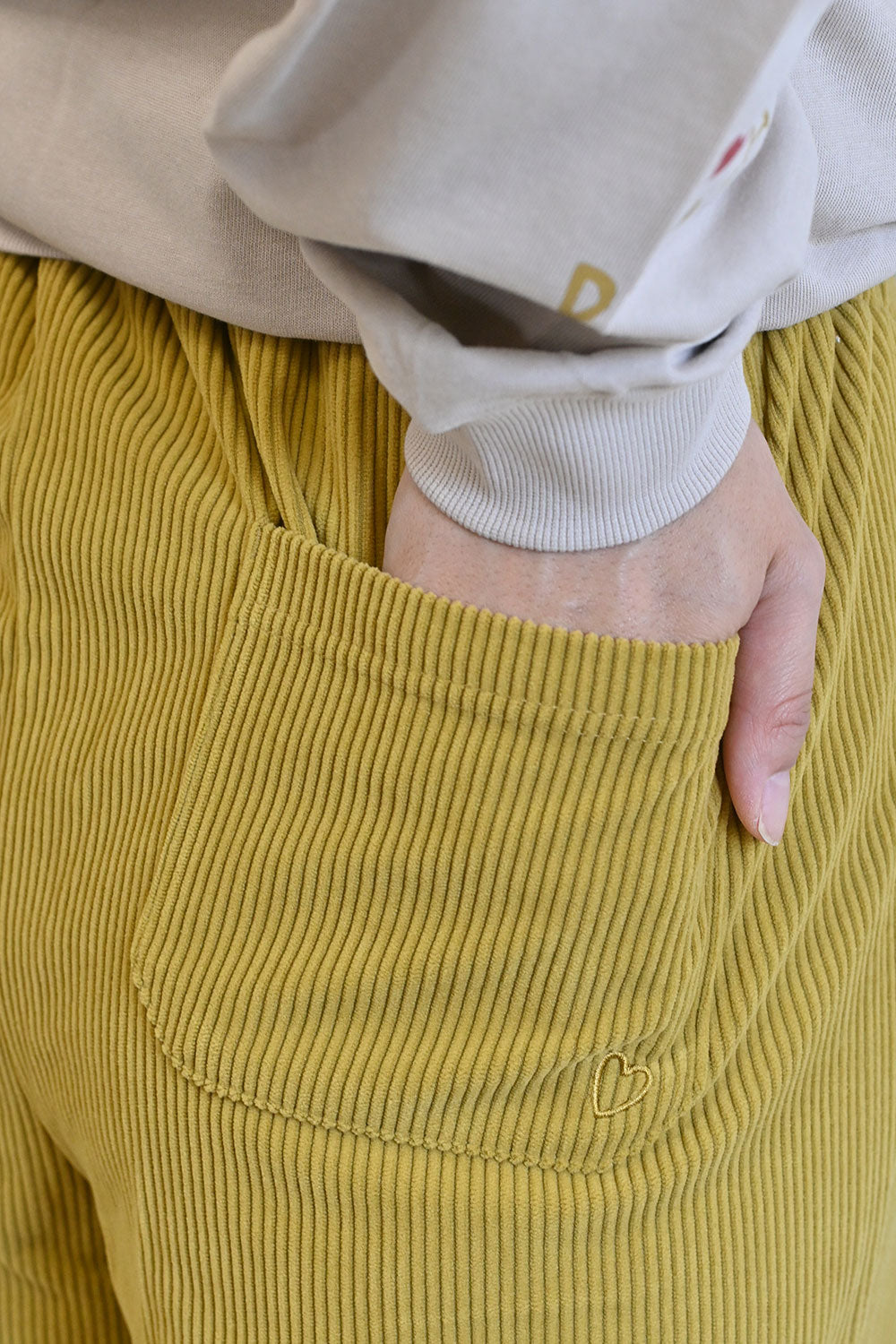 カットコーディロイタックワイドパンツ