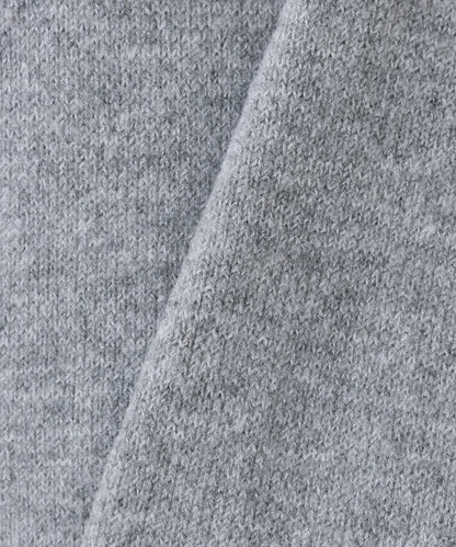 グレー