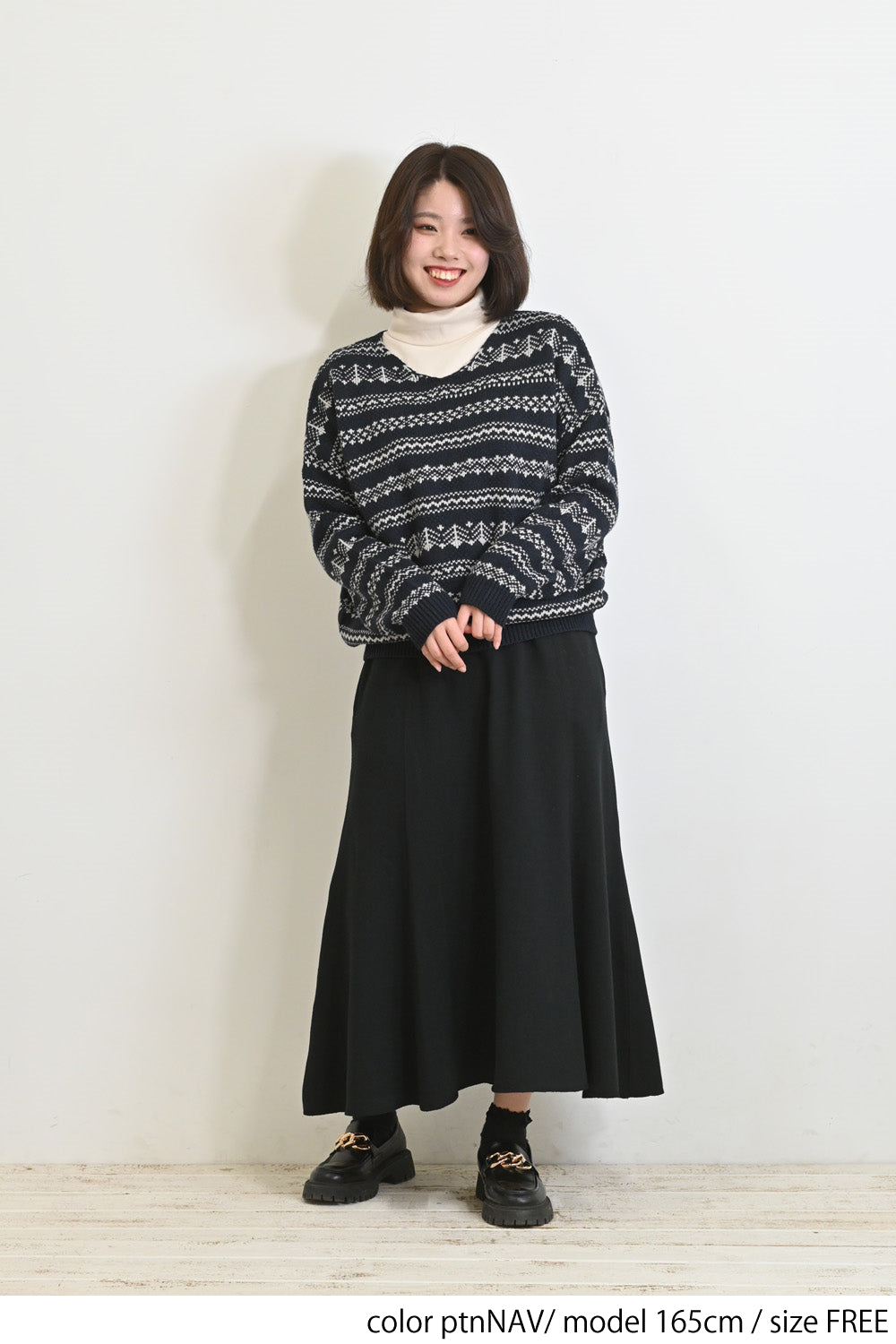 ジャガード編みVネックドルマンプルオーバー