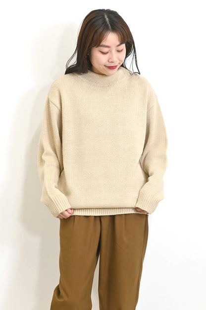 すっきりネックニットプルオーバー