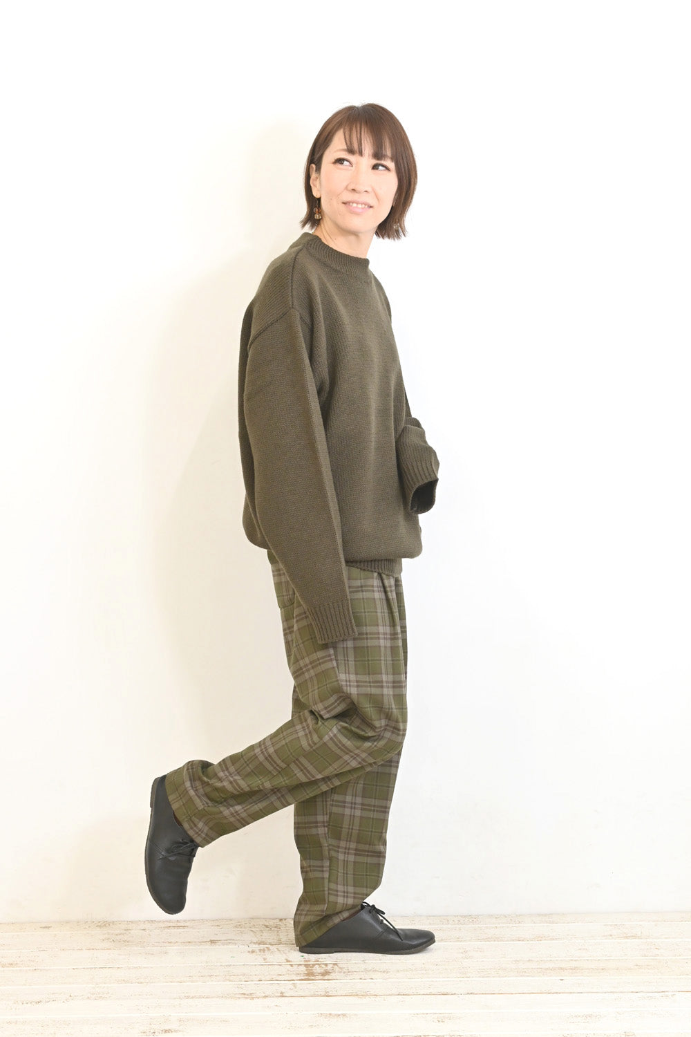 すっきりネックニットプルオーバー