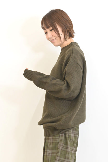 すっきりネックニットプルオーバー