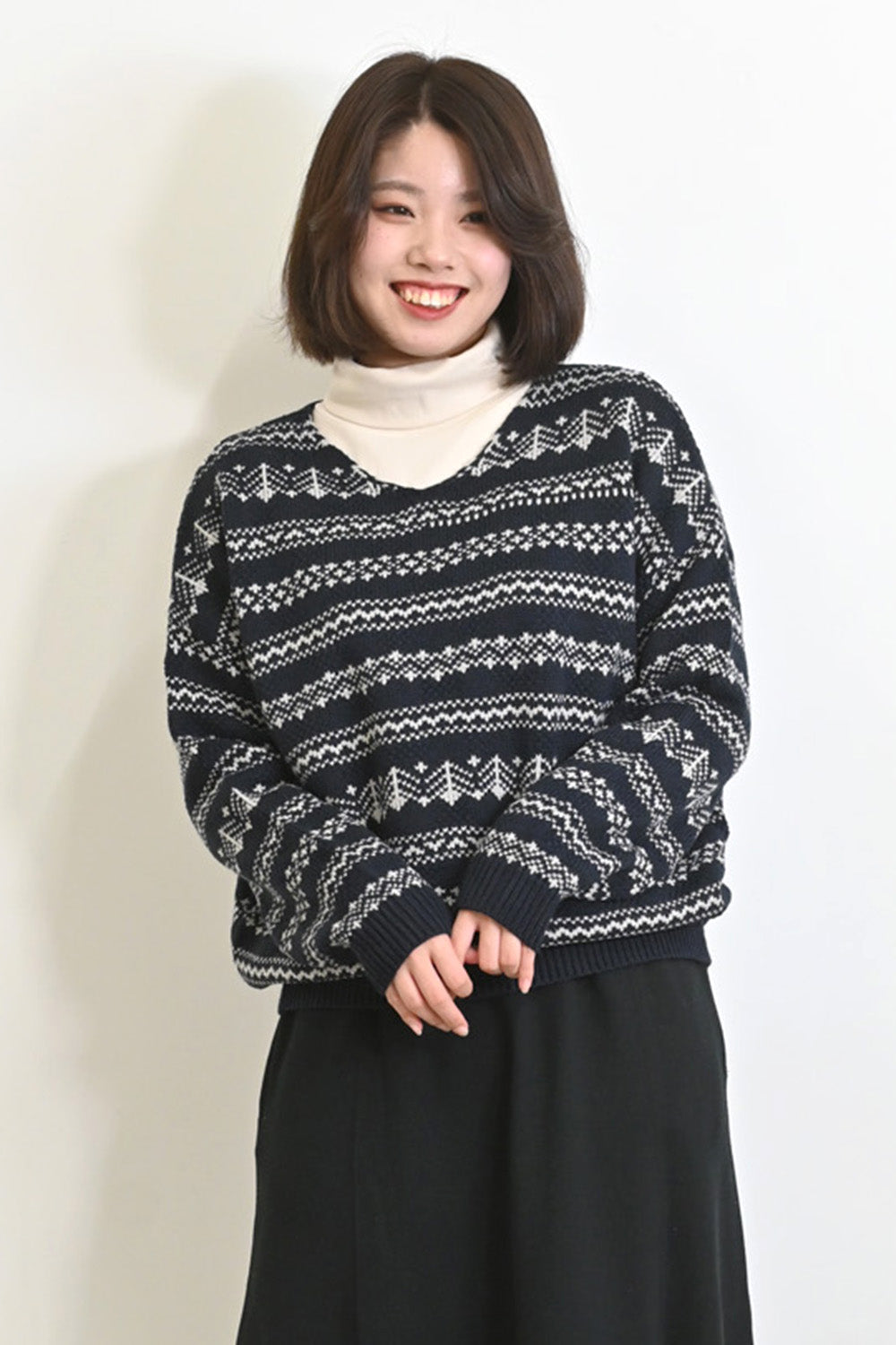 ジャガード編みVネックドルマンプルオーバー