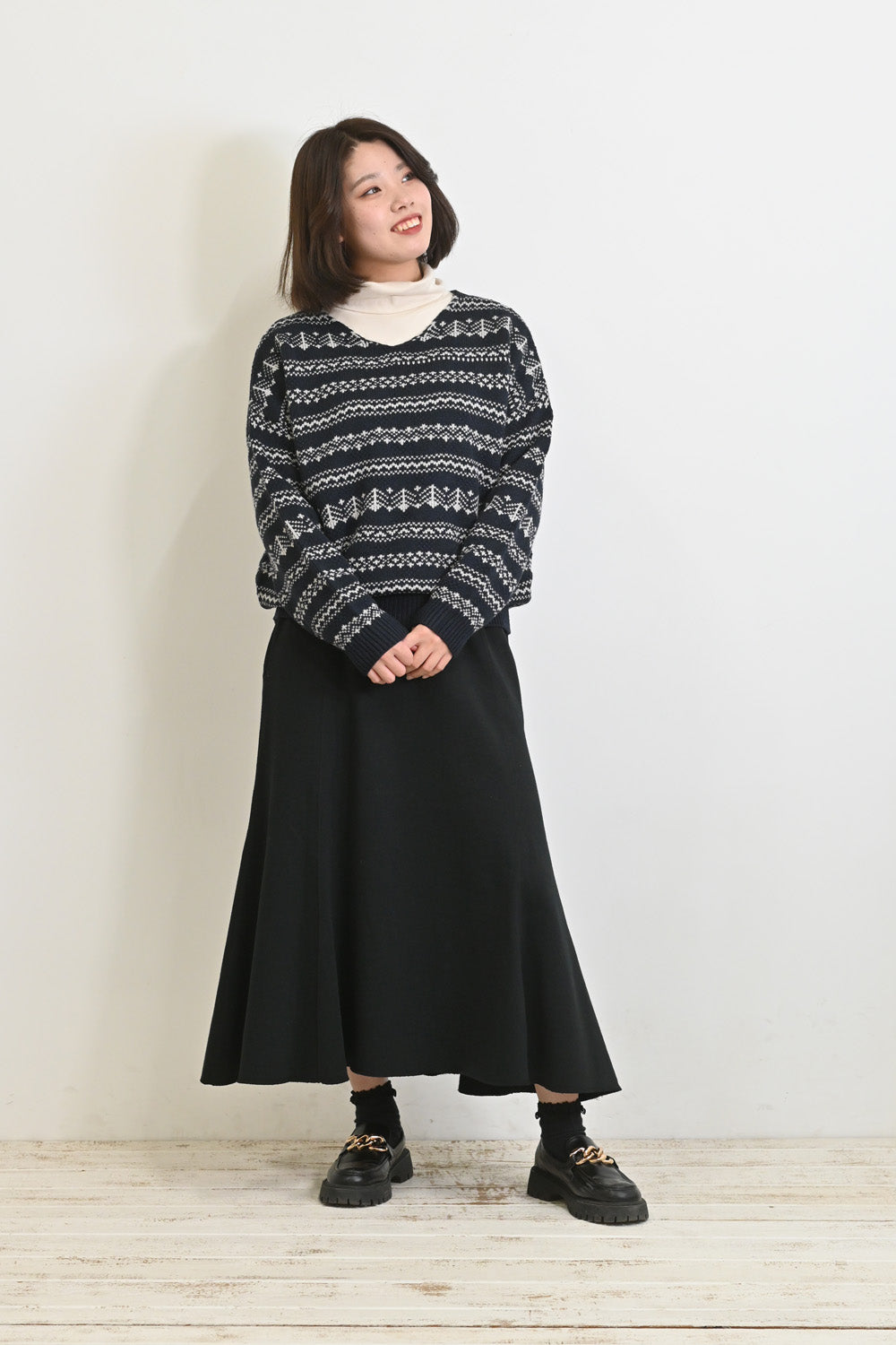ジャガード編みVネックドルマンプルオーバー